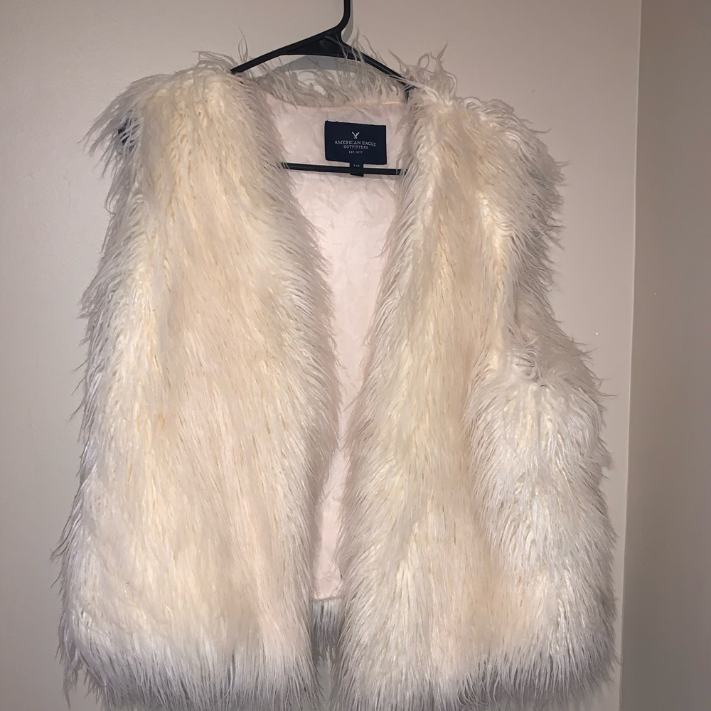 Cream color fur vest American eagle